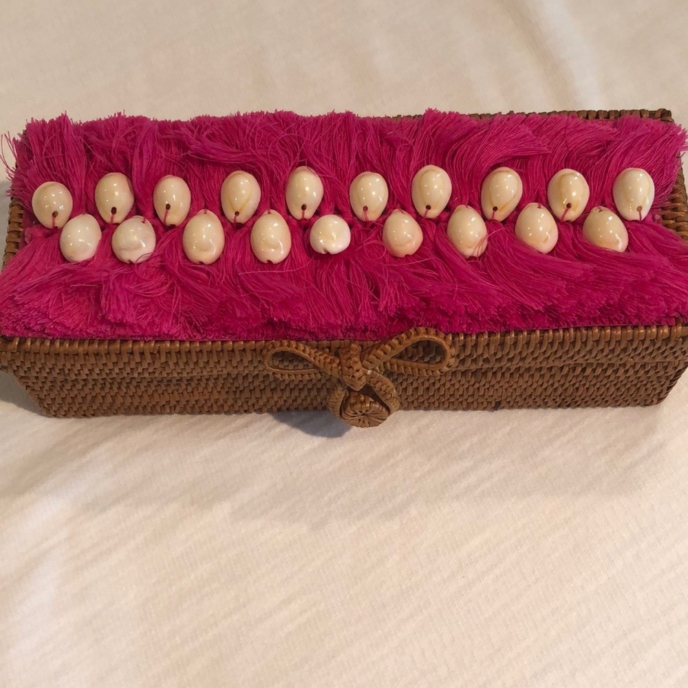 LIsi Lerch clutch NWOT